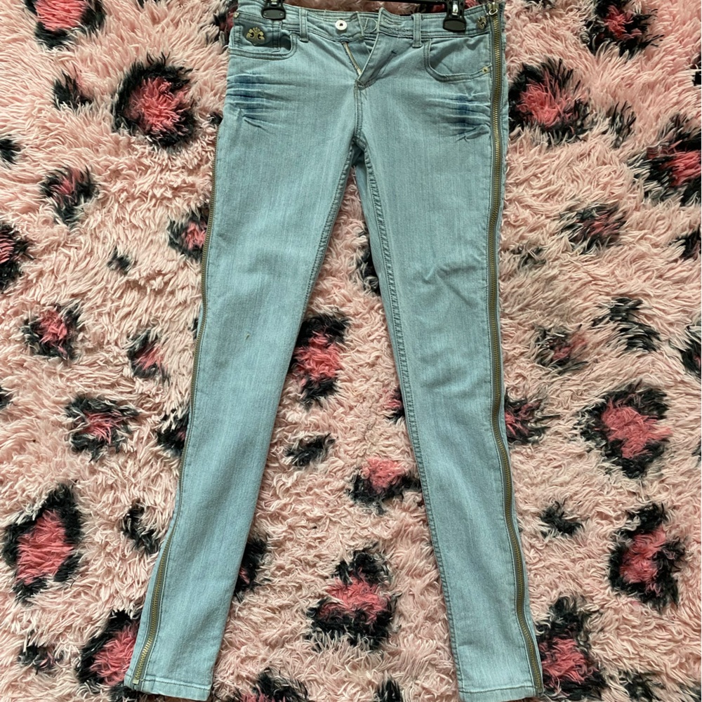 Size 7/8 Deréon light wash Skinny jeans